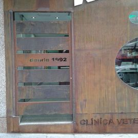 Clínica Veterinaria Animais puerta de la cínica